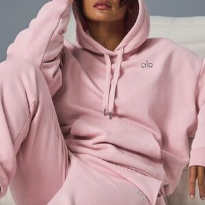 ALO YOGA ACCOLADE SWEAT SHIRT BALLET PINK SIZE SMALL